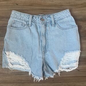 Hollister Ultra Hi-Rise Vintage Relaxed Mom Shorts 3” (Size 00 W23)